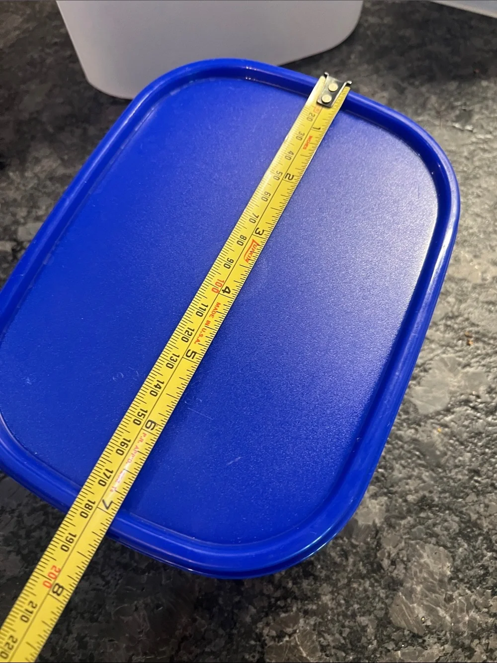 Tupperware image features